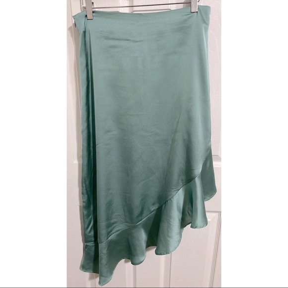 Satin Ruffled High-Low Skirt NWT - Picture 5 of 6
